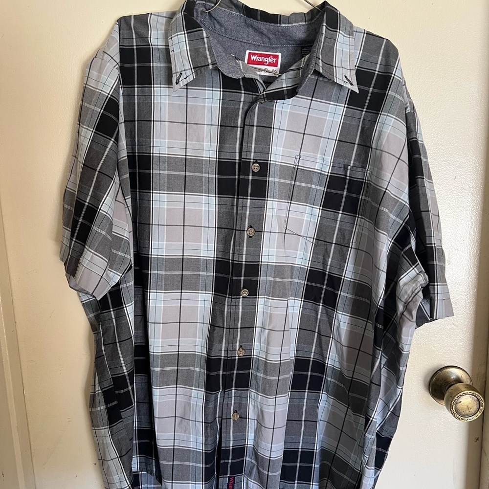 Wrangler Men's Casual Plaid Shirt - Black, Gray, and White